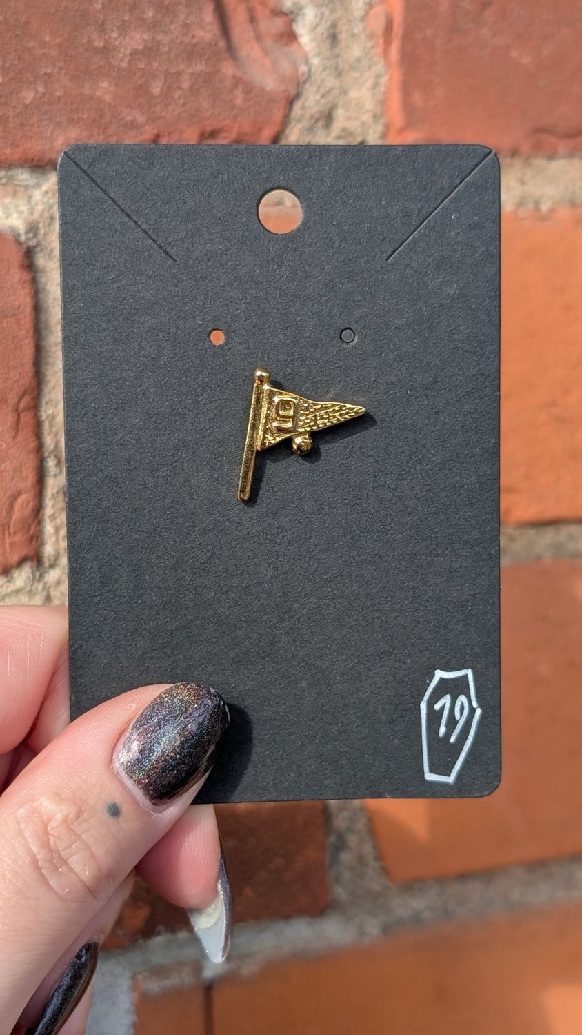 Par 9 golf pin gold tone