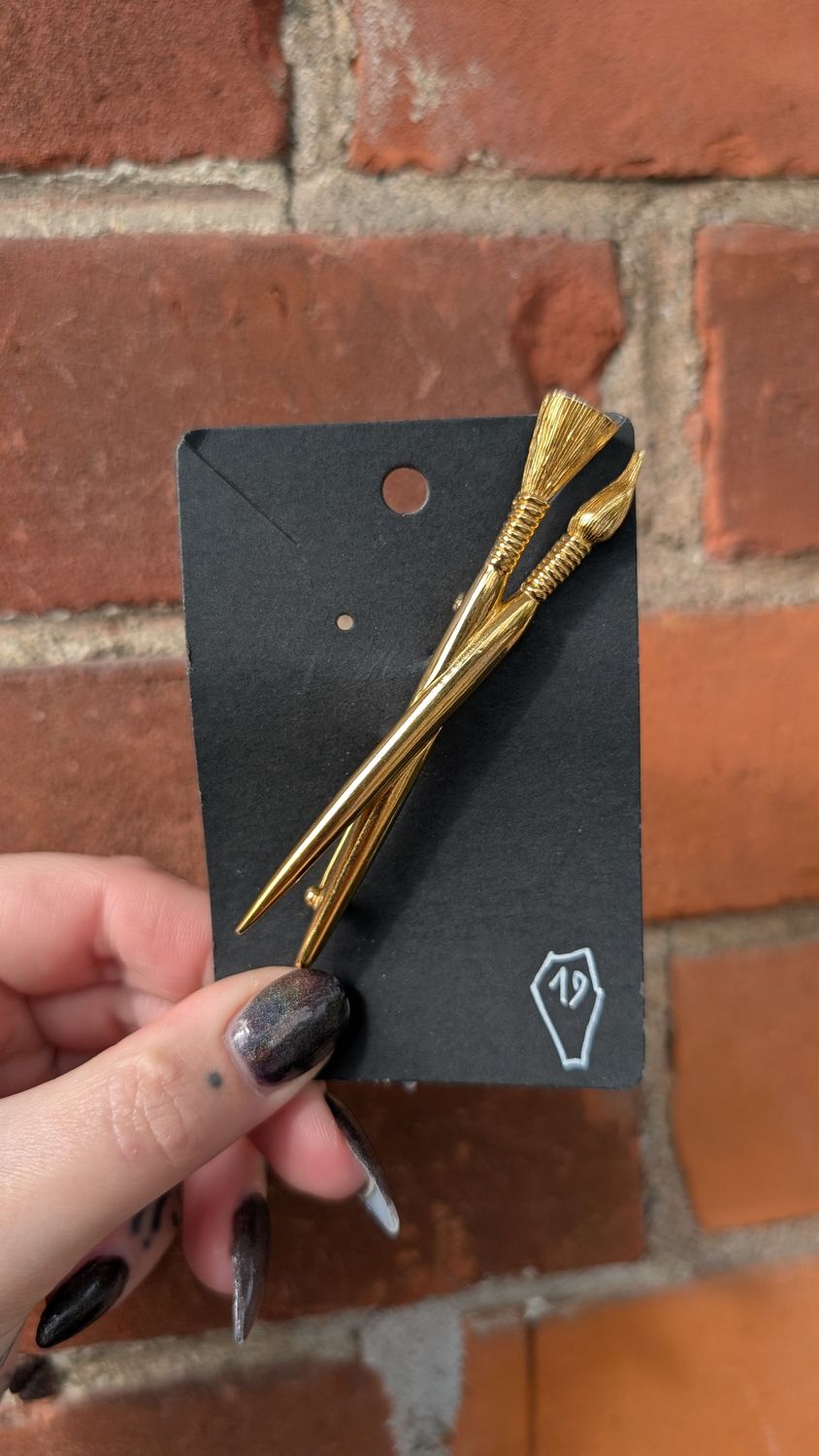 Paint brush gold tone vintage brooch