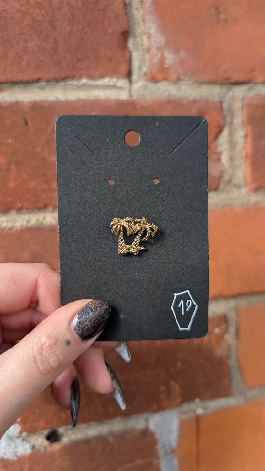 Small gold tone palm tree pin