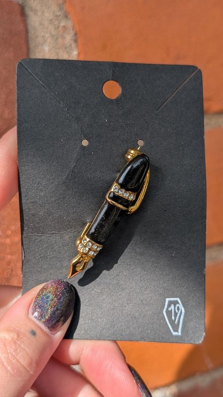Pen brooch gold tone