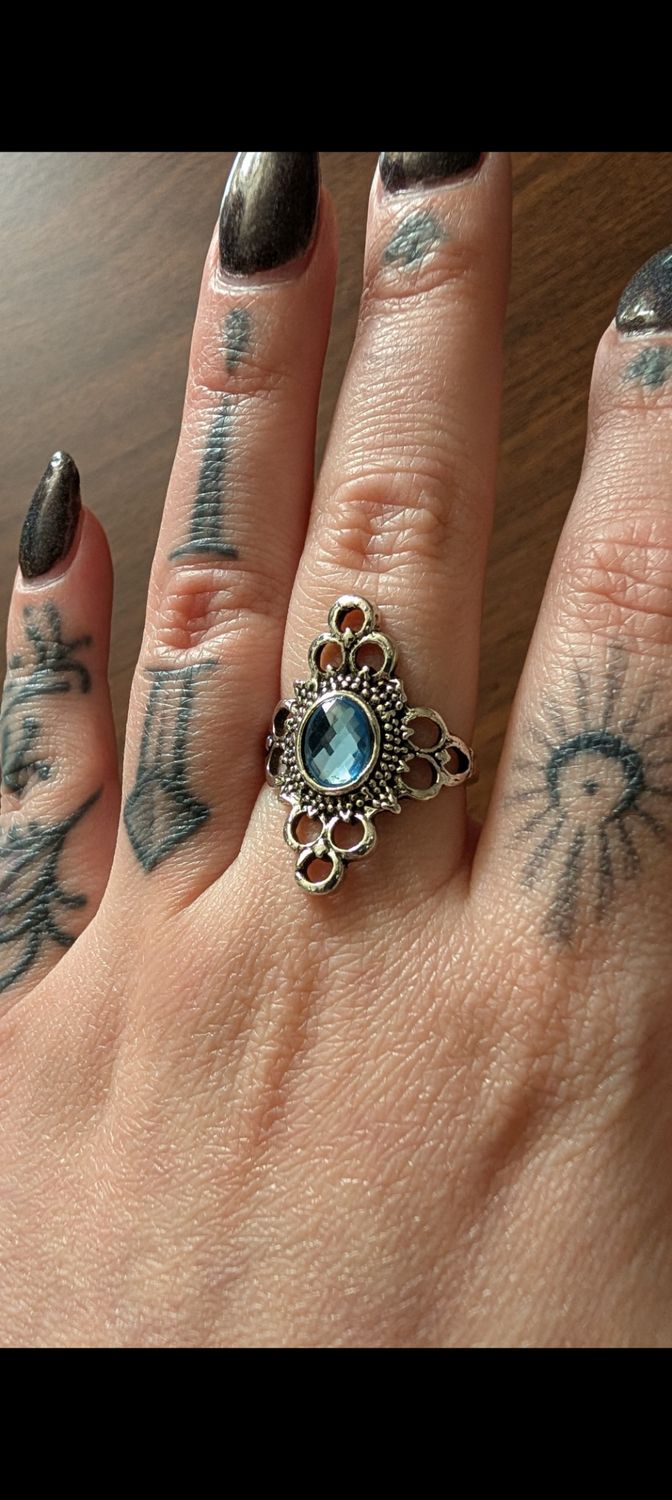 Blue gem silver tone ring - second hand - modern