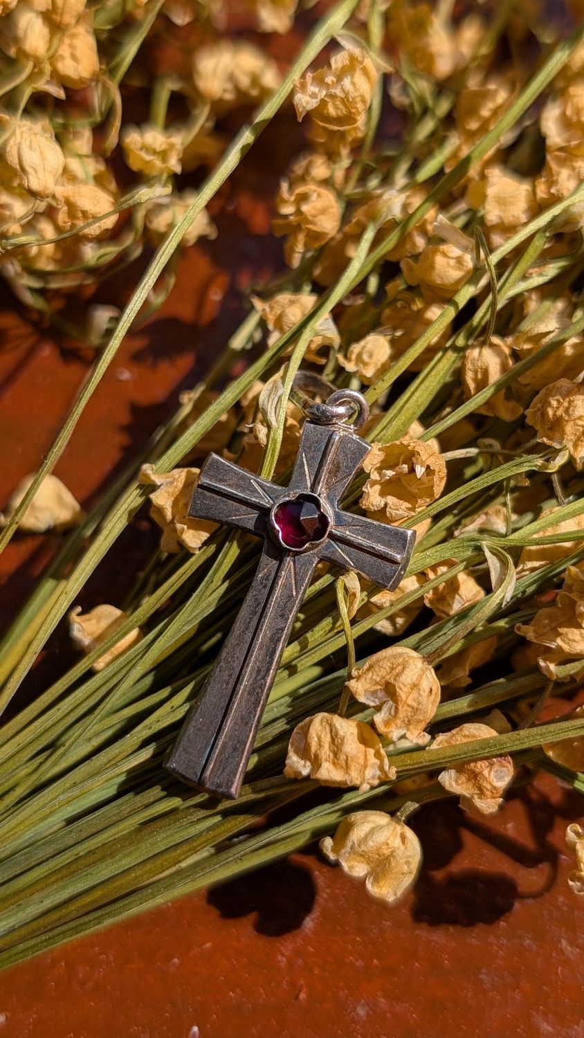 Sterling silver 800 - garnet gothic cross pendant