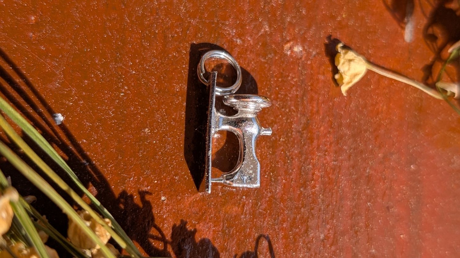 Vintage sewing machine sterling silver pendant