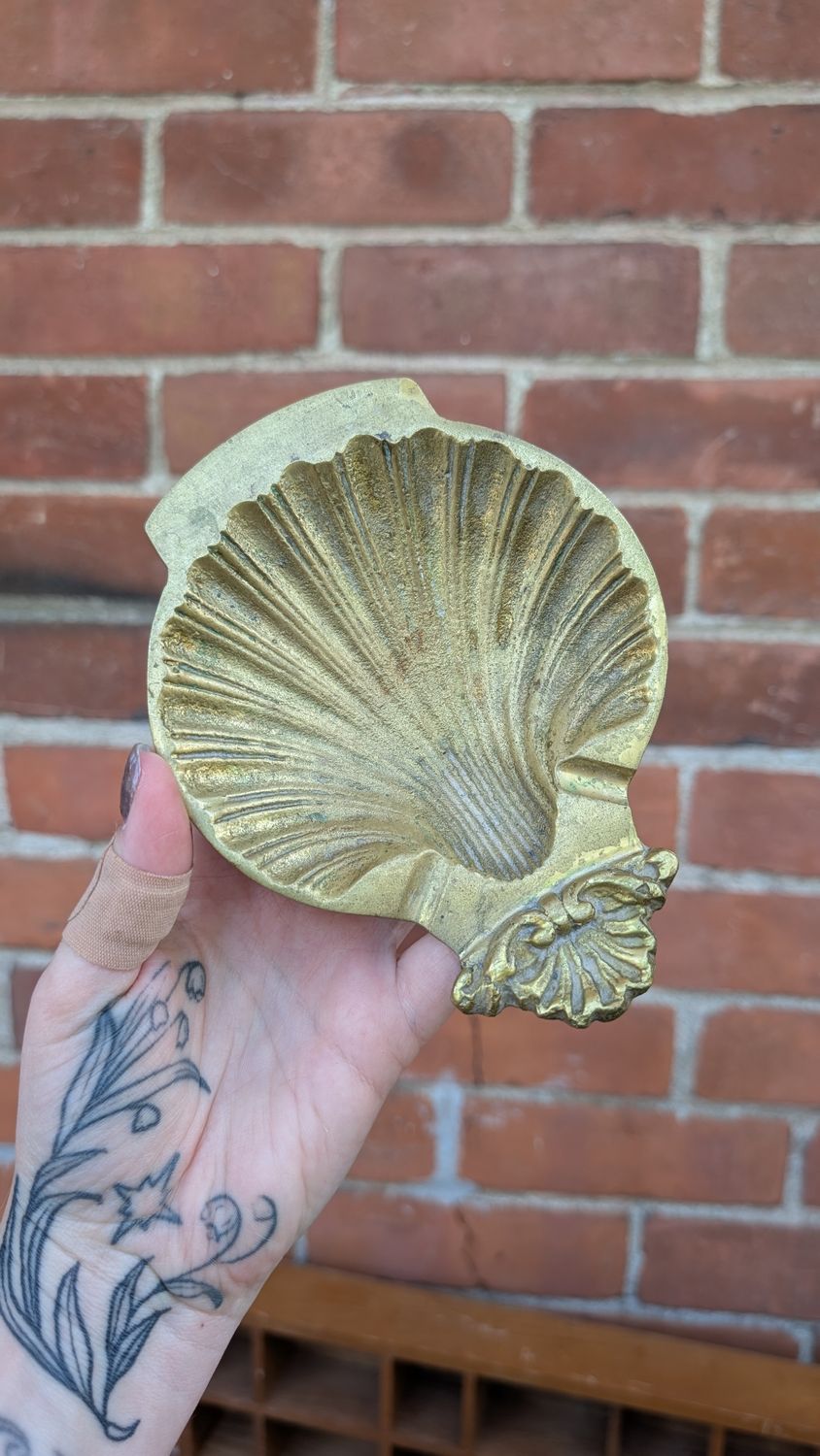 Brass shell dish