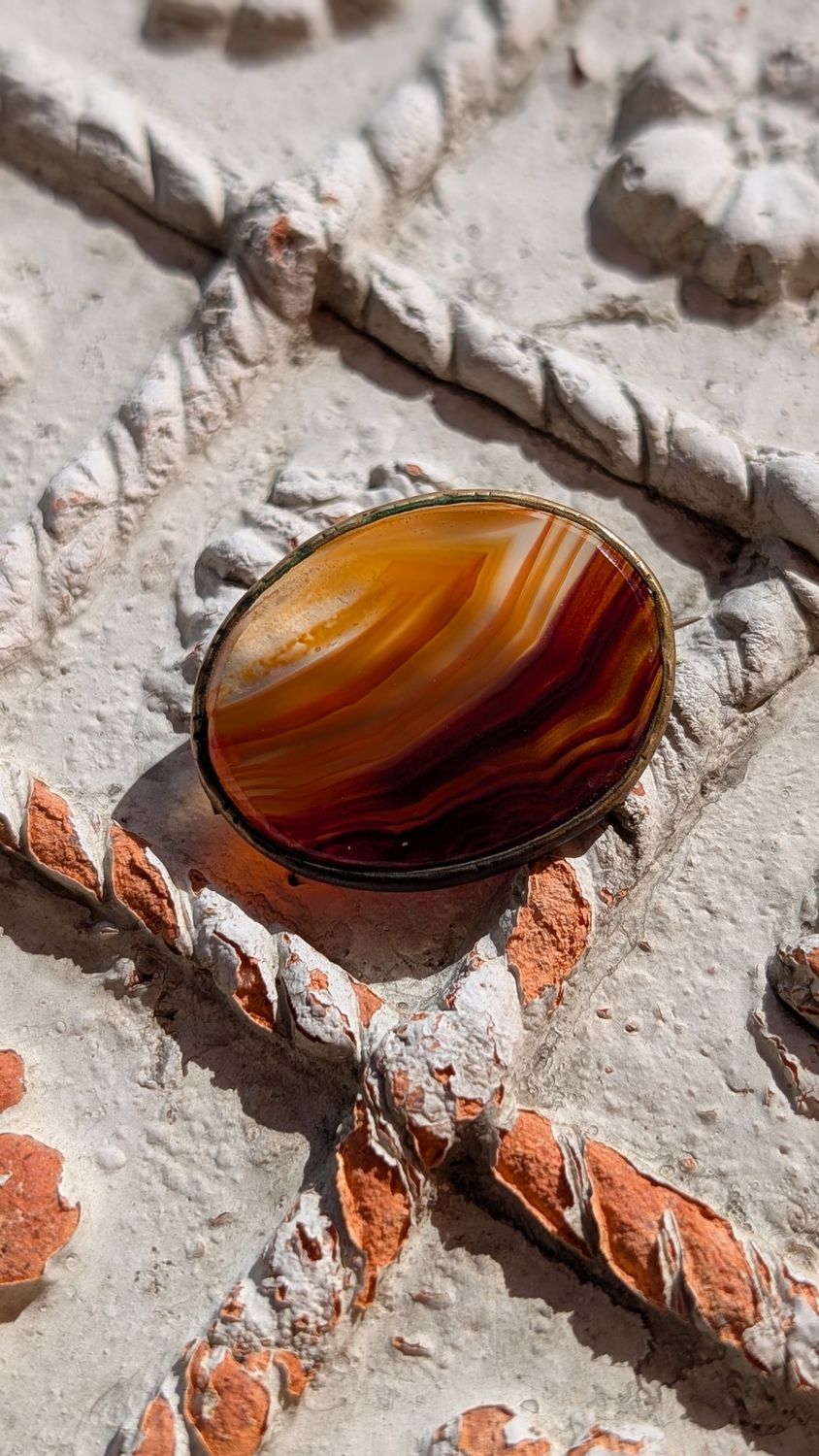 Banded agate rolled gold victorian brooch