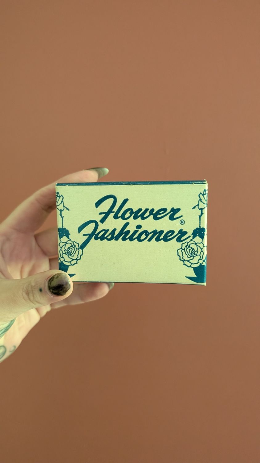 Vintage flower fashioner