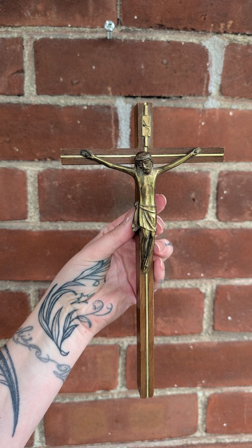 Metal crucifix