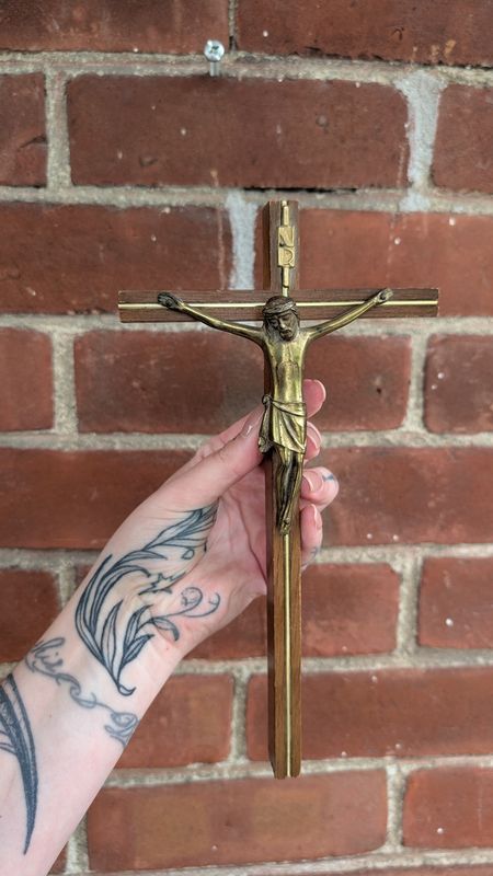 Metal crucifix