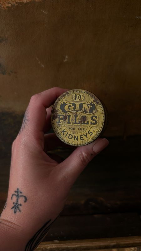 Gin pills tin box
