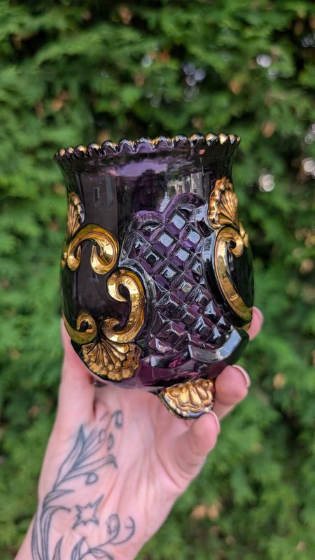 Antique amethyst vase with gold details