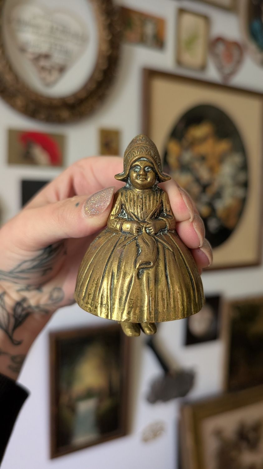 Dutch lady knitting bronze bell - feet