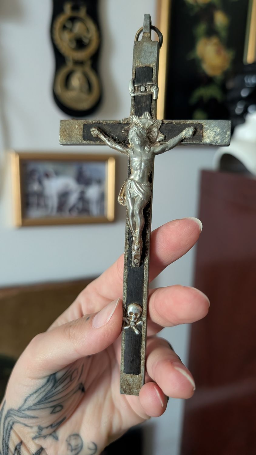 Pectoral religious cross with skull