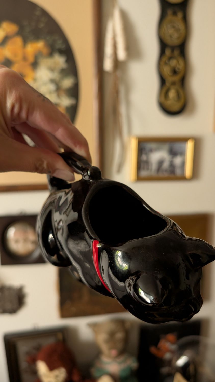 Black cat creamer