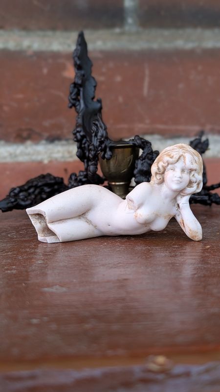 Small ceramic lady