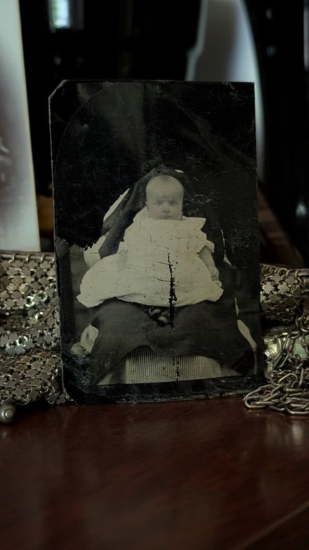 Hidden mother tintype