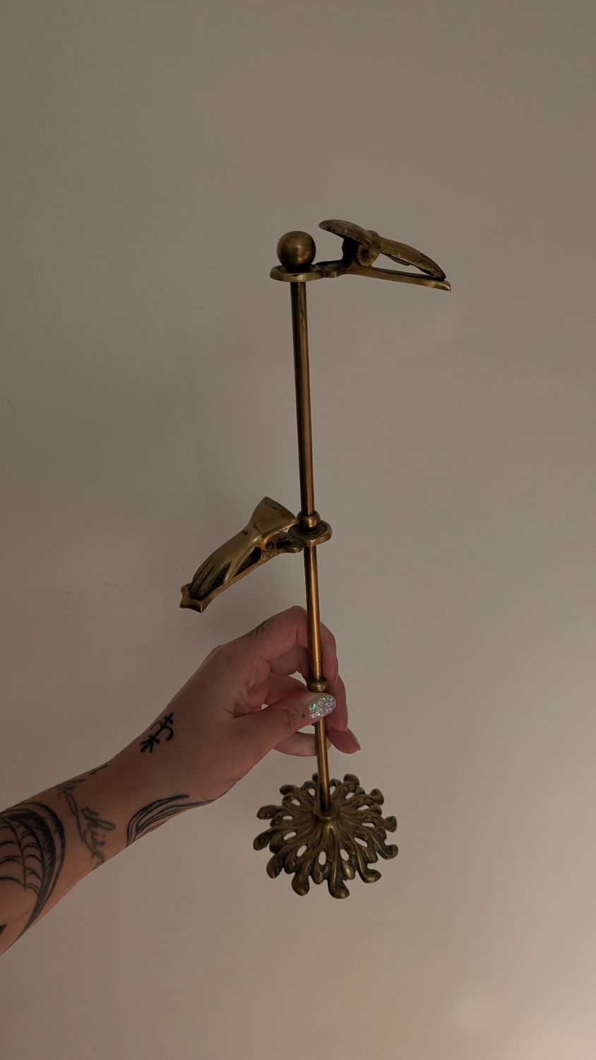 Glove holder standing rack