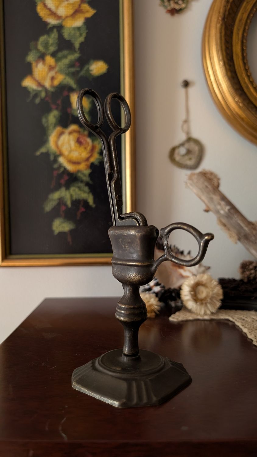 Candle snuffer