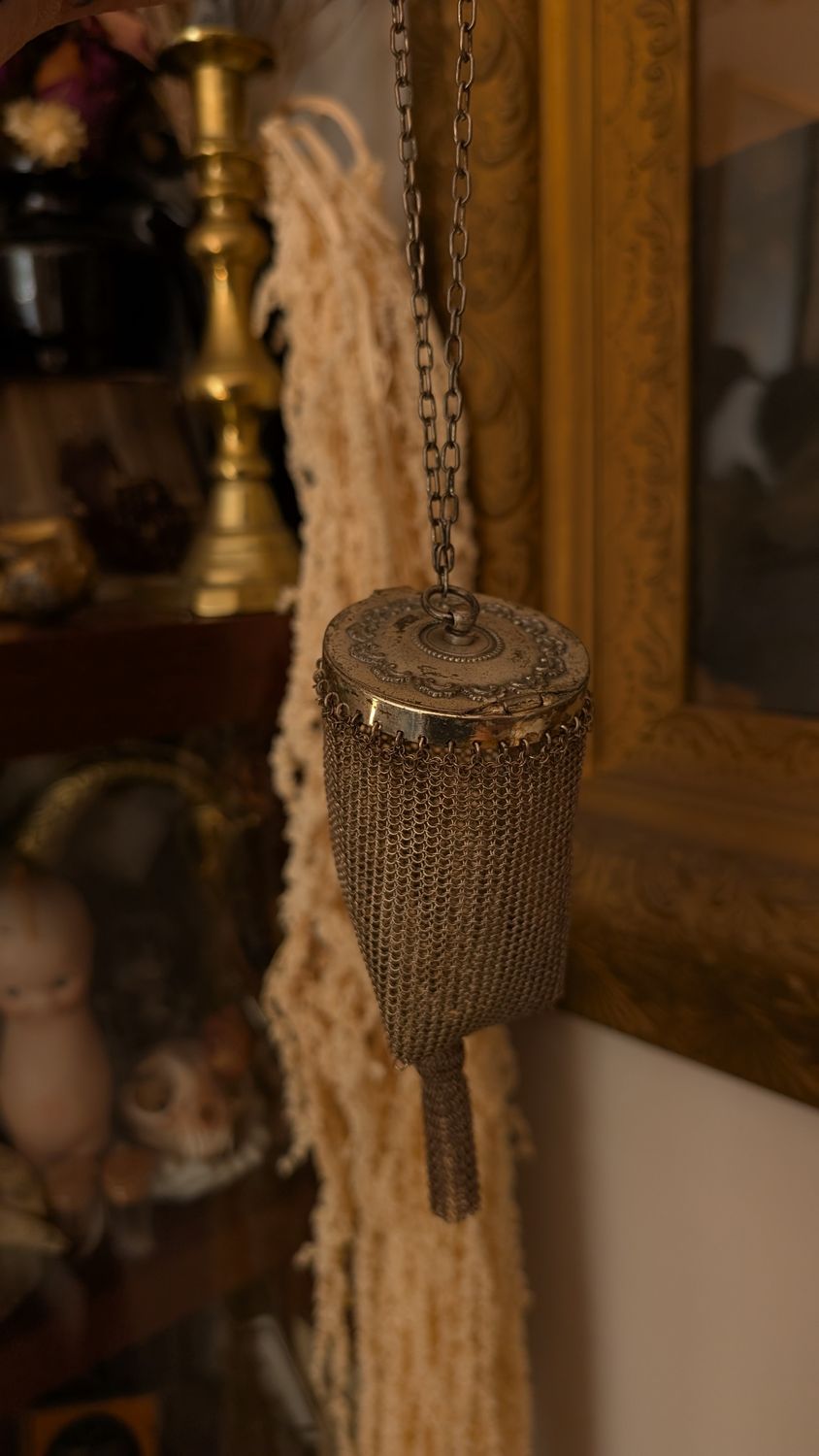 Small chain fashion purse with inside mirror