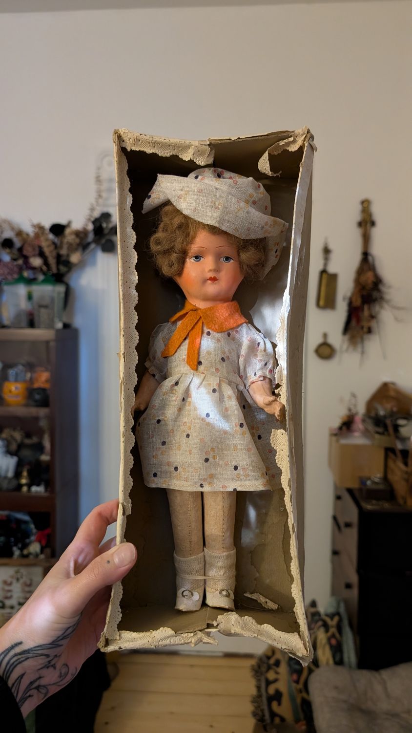 Rare vintage 1942 doll with soft straw body in original box hand painted with what looks like papier maché face