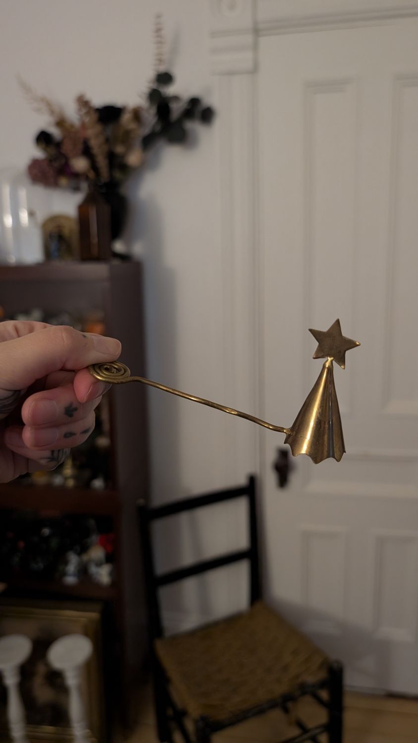 Small candle snuffer