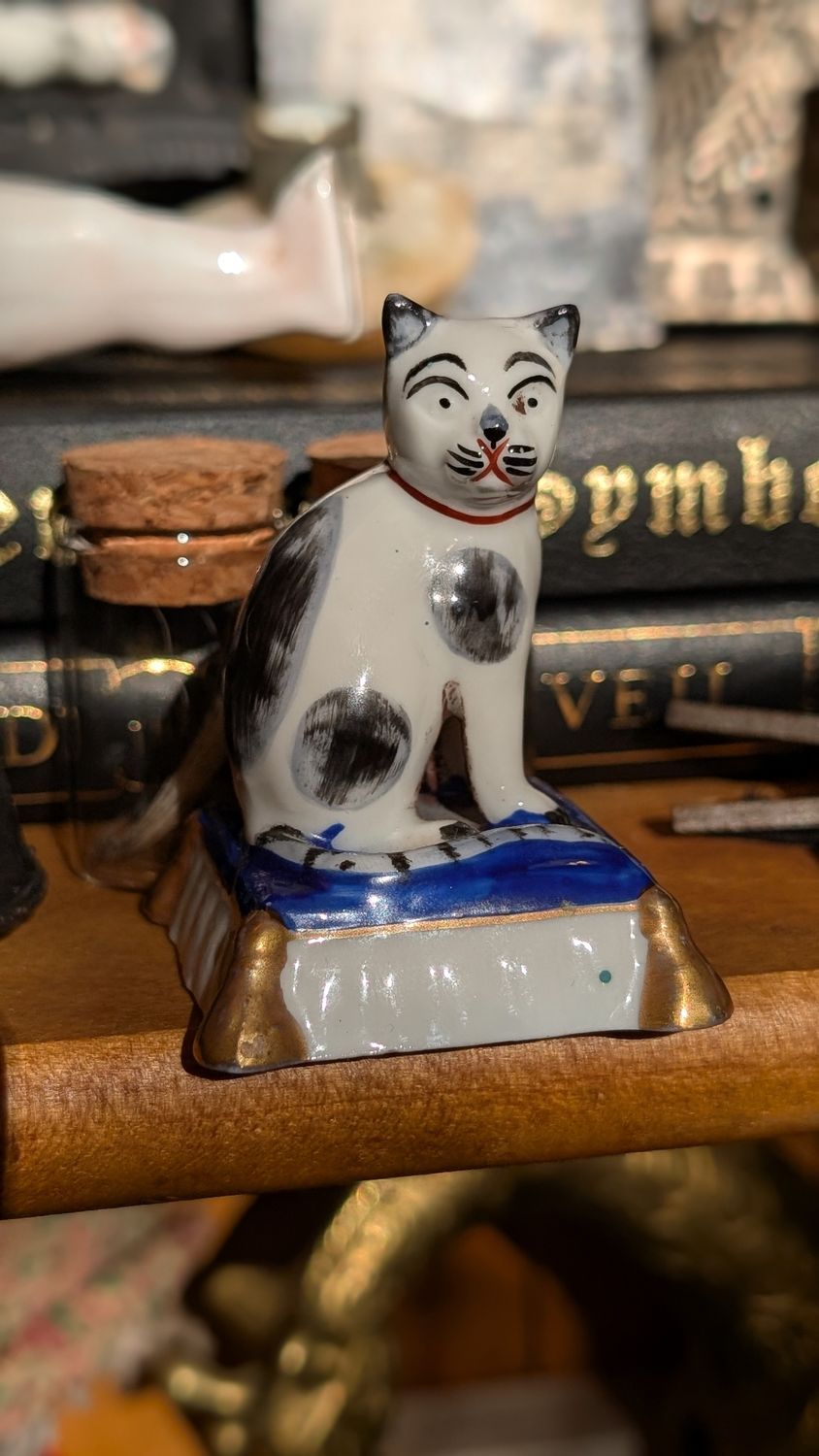 Staffordshire cat
