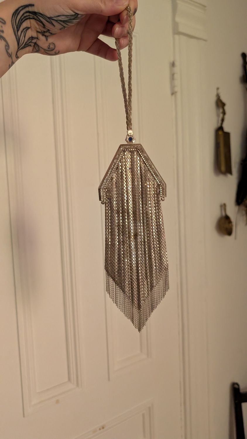 Silver purse chainmail blue gem claps