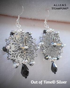 Chic jewellery, earrings Out of Time©.