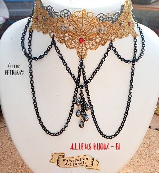 Collana da donna in ricamo barocco Pétrus©.