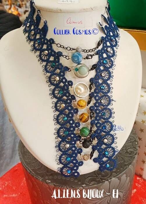 CC - Collier femme en broderie chic - Cosmos©