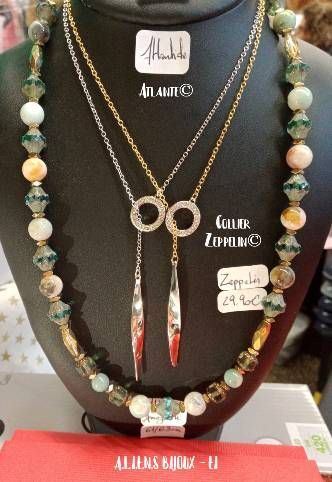 CP - Collier pierres femmes - Islande©.