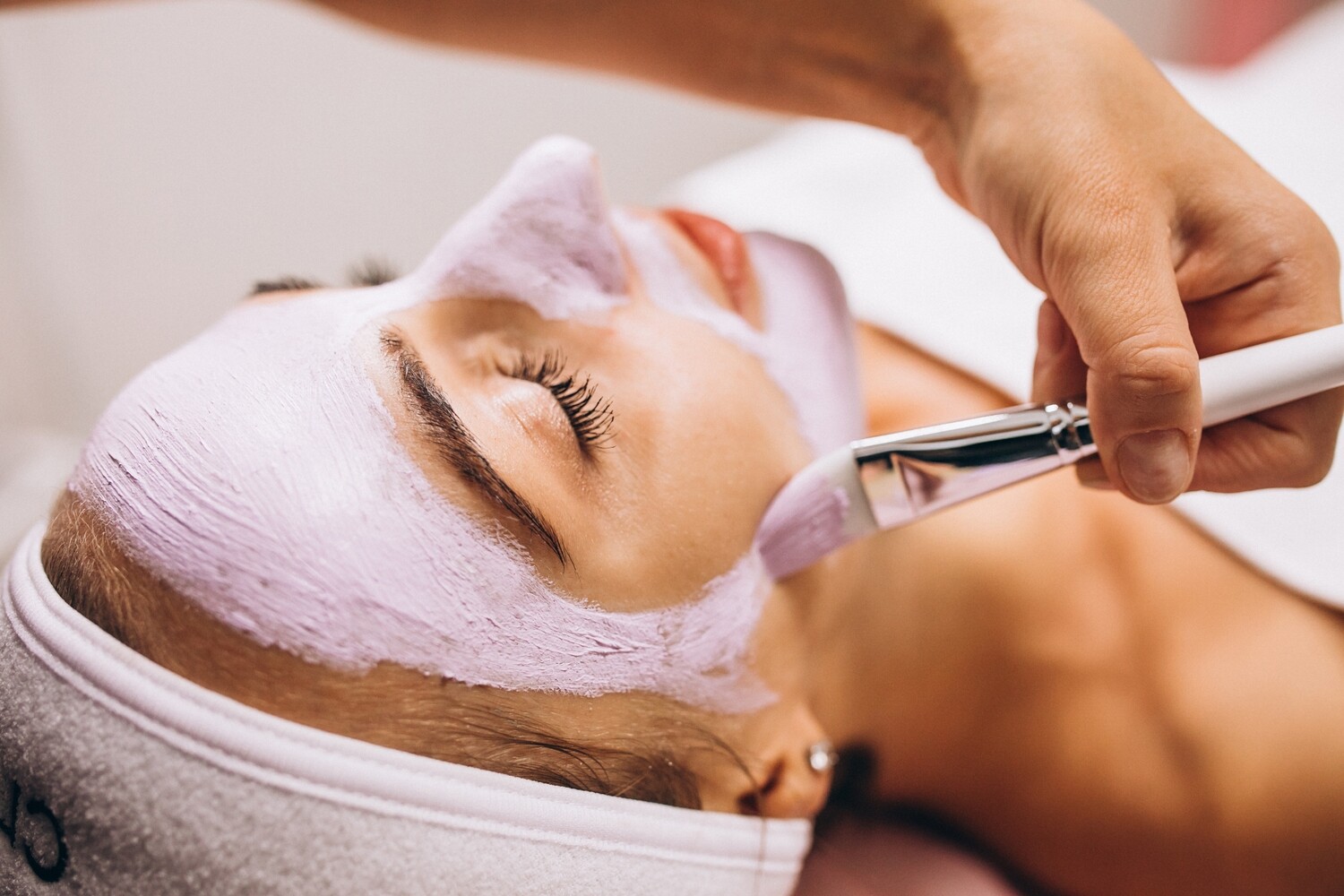 Tratamiento higiene facial según tu tipo de piel con aceites esenciales  y mascarilla de alginato. 90 min.