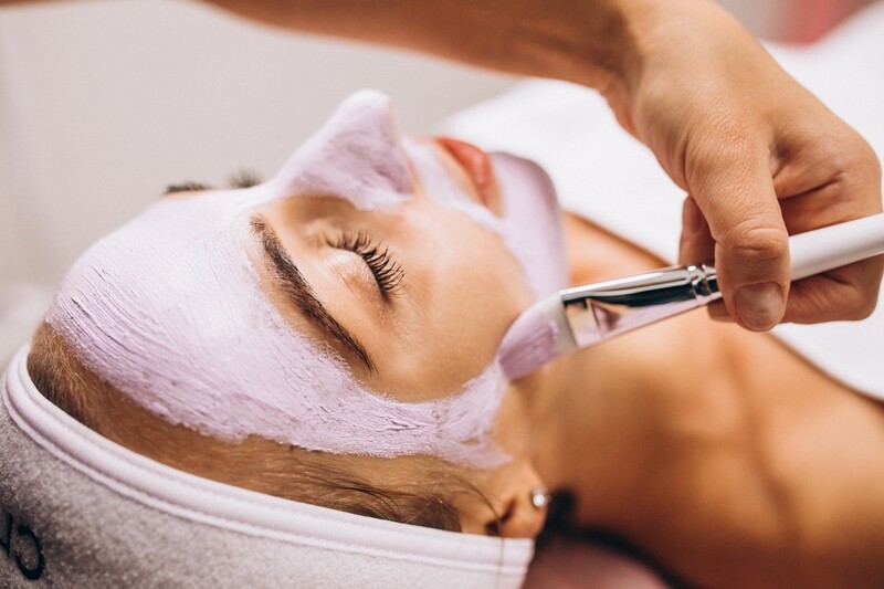 Tratamiento higiene facial según tu tipo de piel con aceites esenciales  y mascarilla de alginato. 90 min.