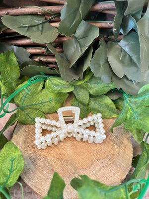 Pearl Hair Claw Clip (Bow Design)