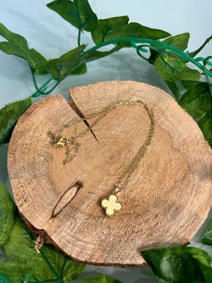 Lucky Clover Necklace (Gold Single Flower)