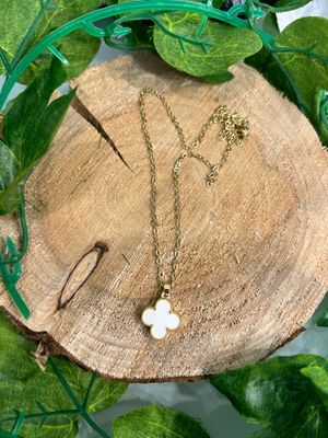 Lucky Clover Necklace (white Single Flower)