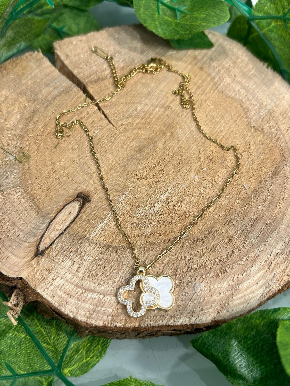 Lucky Clover Necklace (white / Dimonties Double Flower)