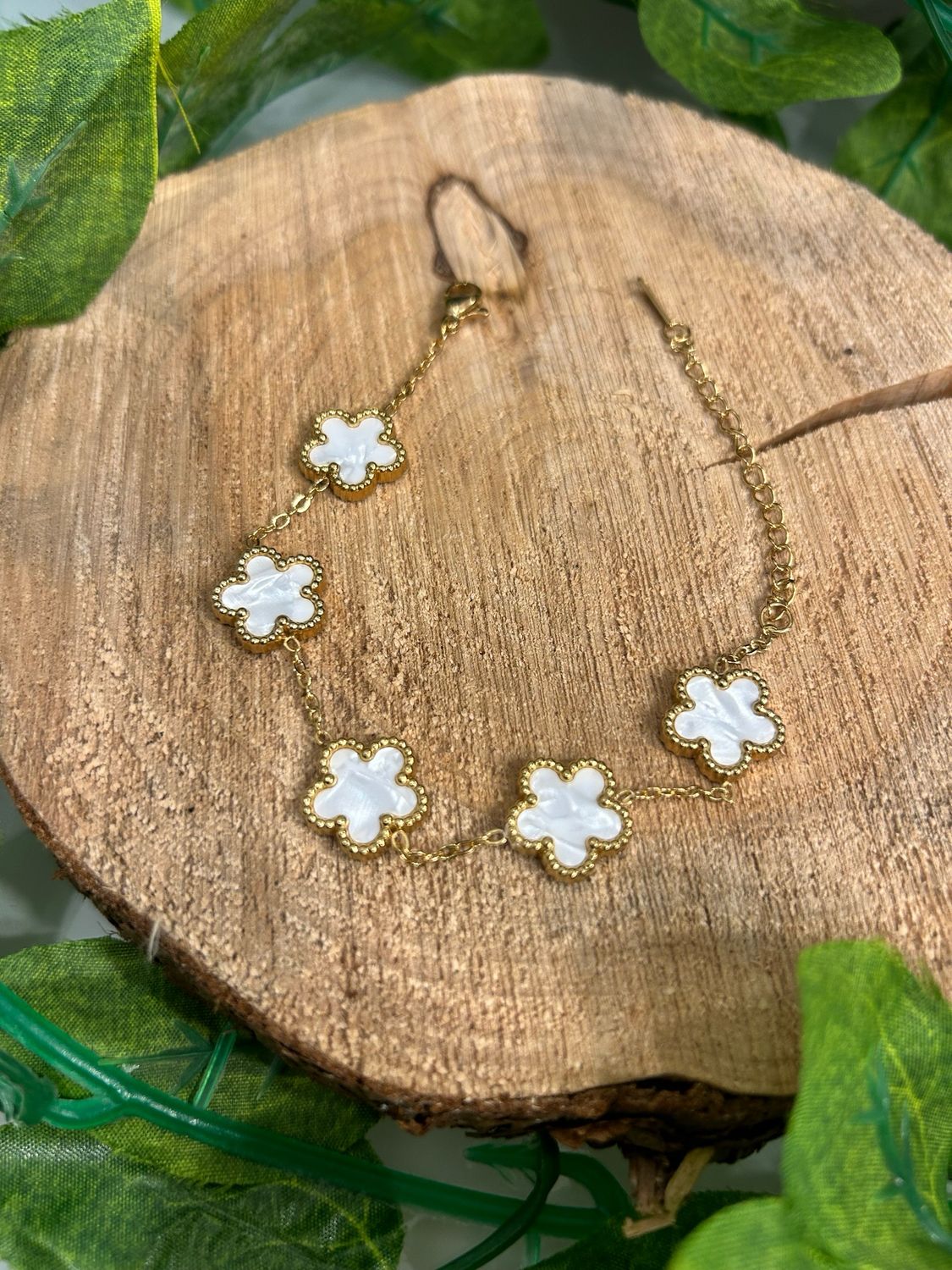 Lucky Clover Bracelet (White Multiple Flowers)