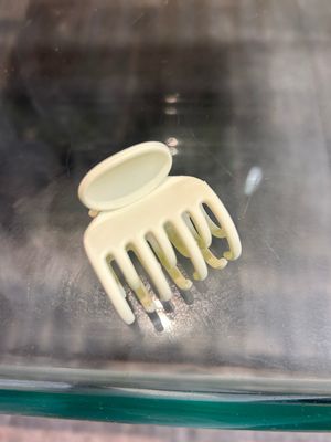 Mini Claw Clip Cream