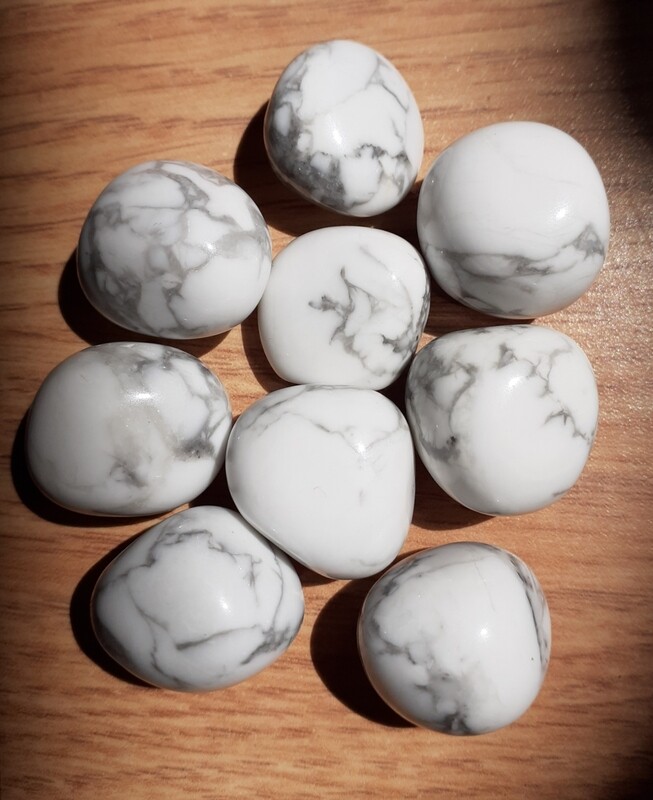 Pierre roulée Howlite blanche, Brésil 