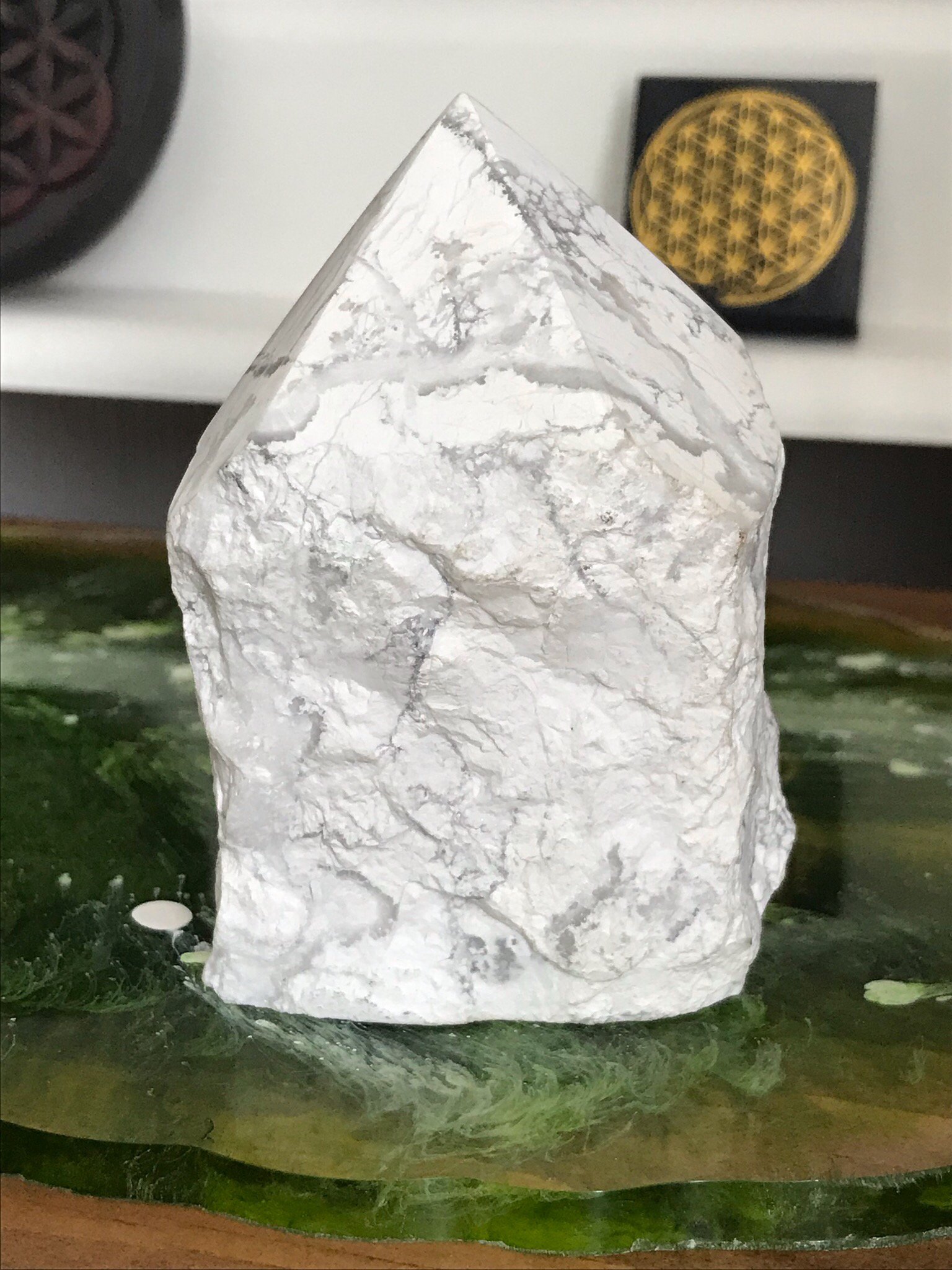 Howlite Point