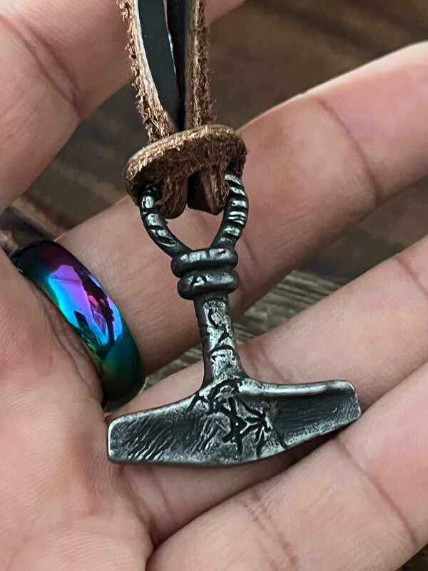 Thor’s Thursiaz Pendant