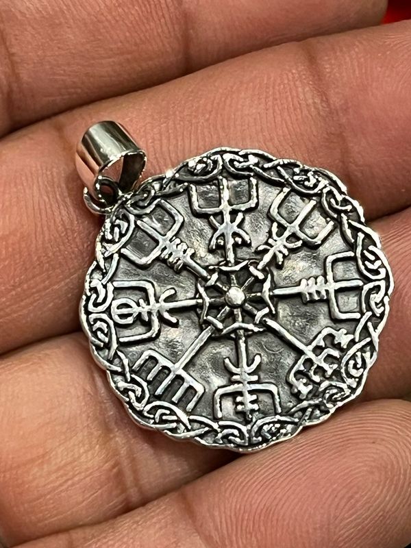 Vegvisir Pendant