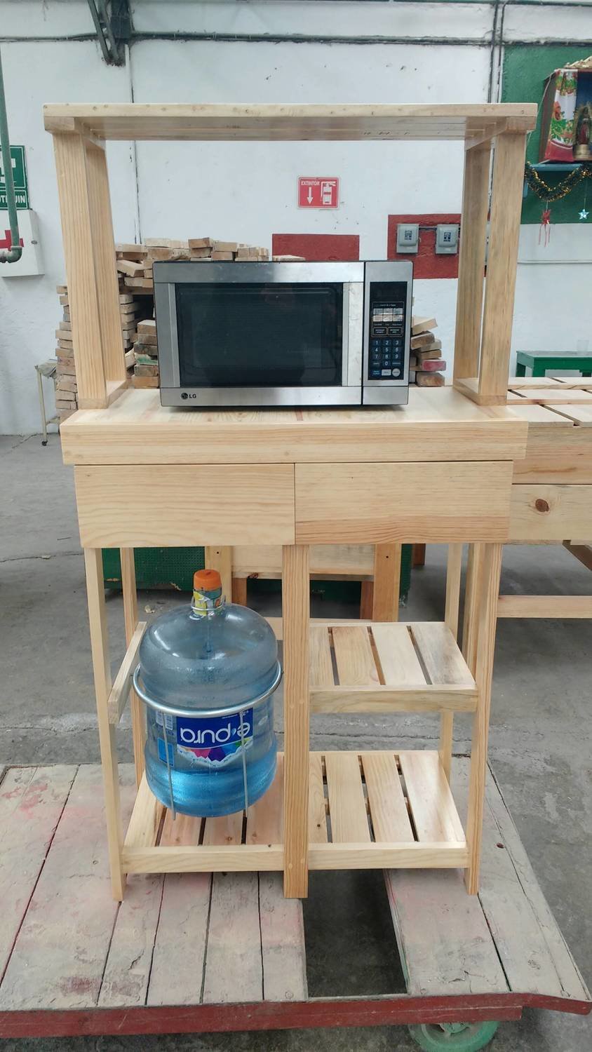 MUEBLE MICROONDAS Y GARRAFON