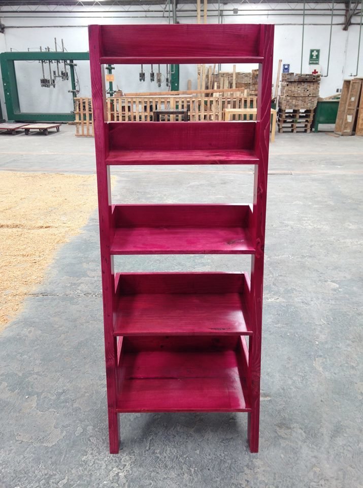 LIBRERO EN ESCALERA