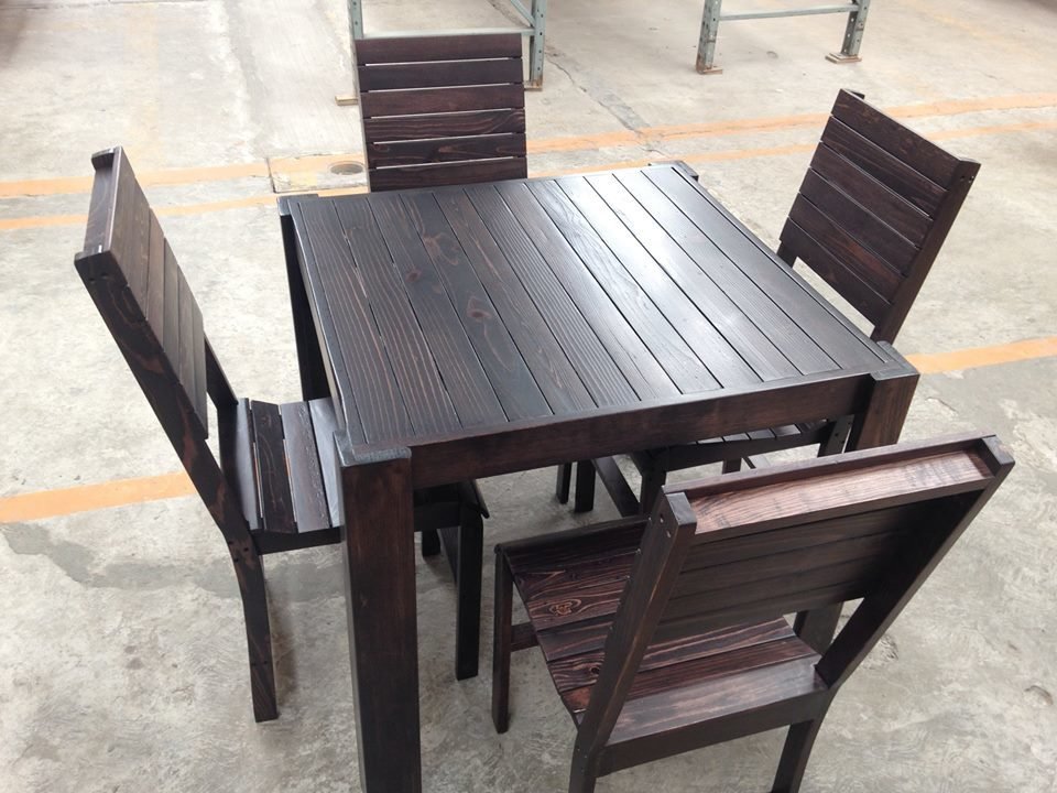 MESA CUADRADA
