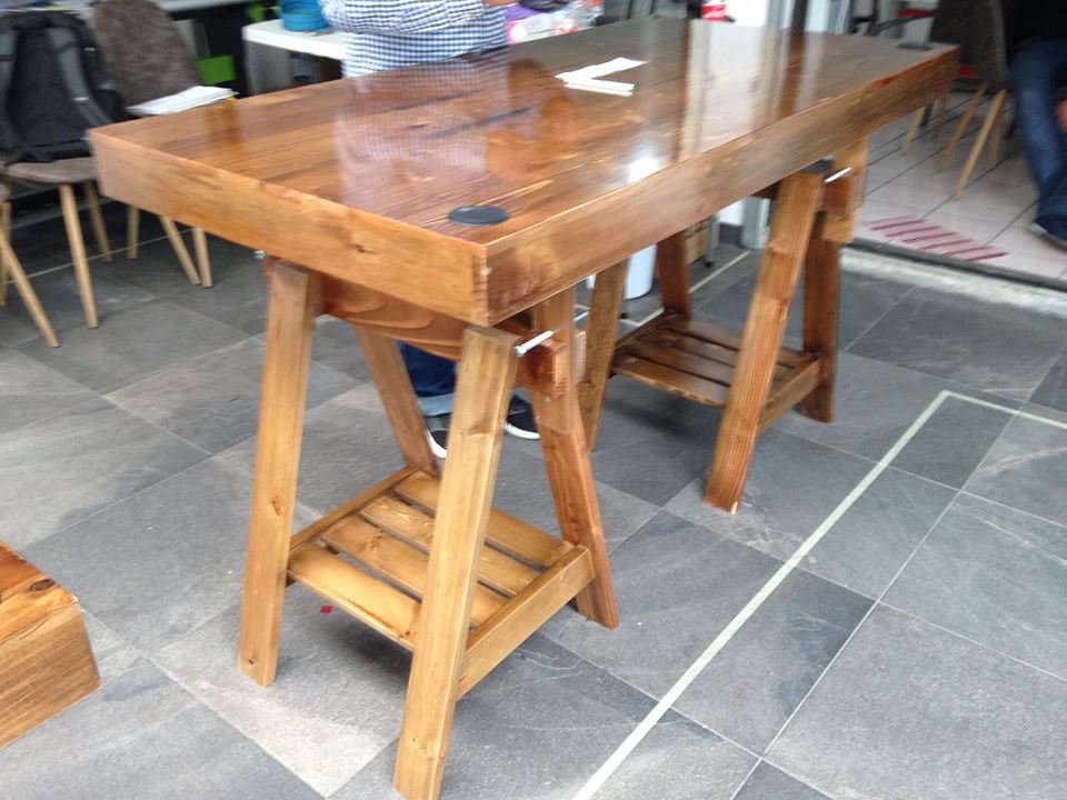 STANDING DESK