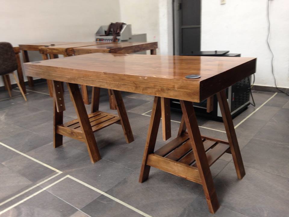 STANDING DESK