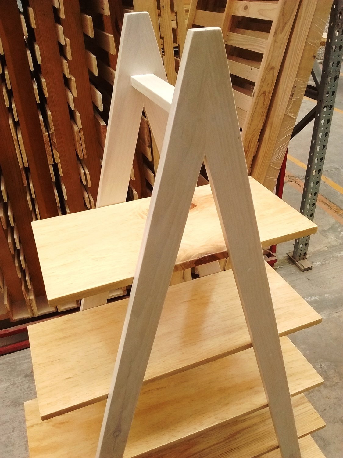ESTANTE TRIANGULAR MULTIUSOS
