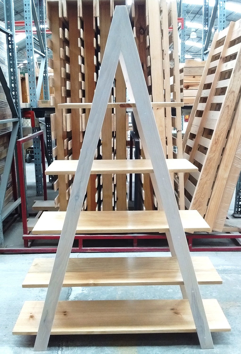 ESTANTE TRIANGULAR MULTIUSOS