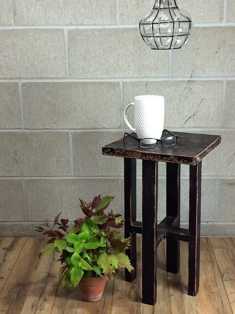 Accent table